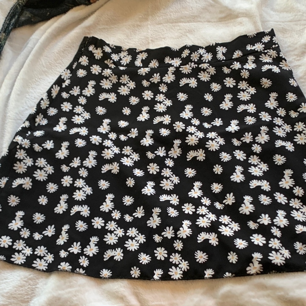 SHEIN Black and White Daisy Mini Skirt
